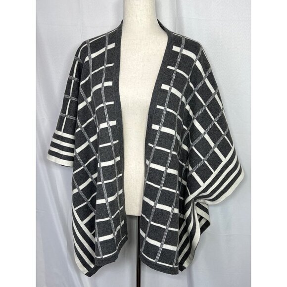 CABI Tower Reversible Wrap Poncho Gray/White  XS/S #3680 EUC - Picture 3 of 6